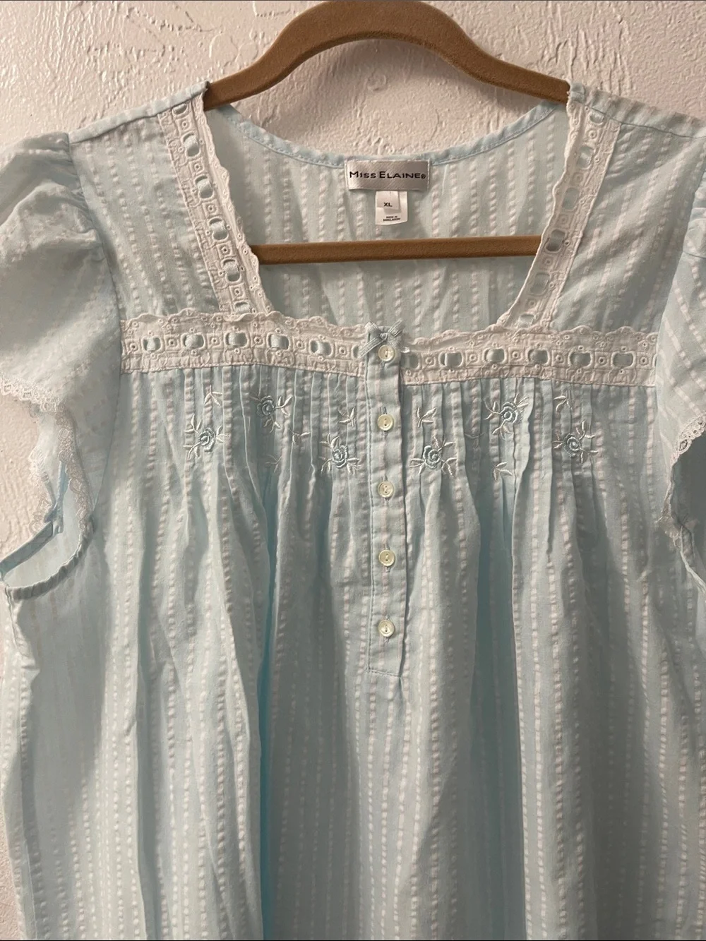 Miss Elaine Light Blue / White Cotton Nightgown, Size X-Large.